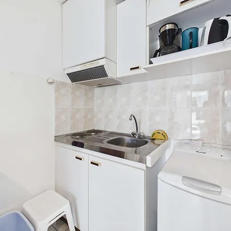 Apartment Avec Piscine, Parking - 4 Pers. - Fr-1-326-881