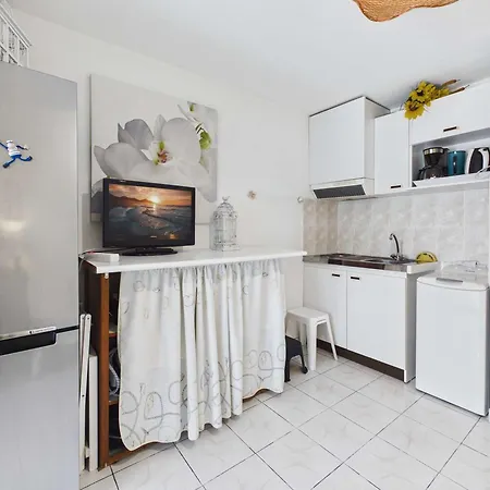 Apartment Avec Piscine, Parking - 4 Pers. - Fr-1-326-881 Marseillan (Herault)