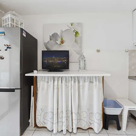 Apartment Avec Piscine, Parking - 4 Pers. - Fr-1-326-881